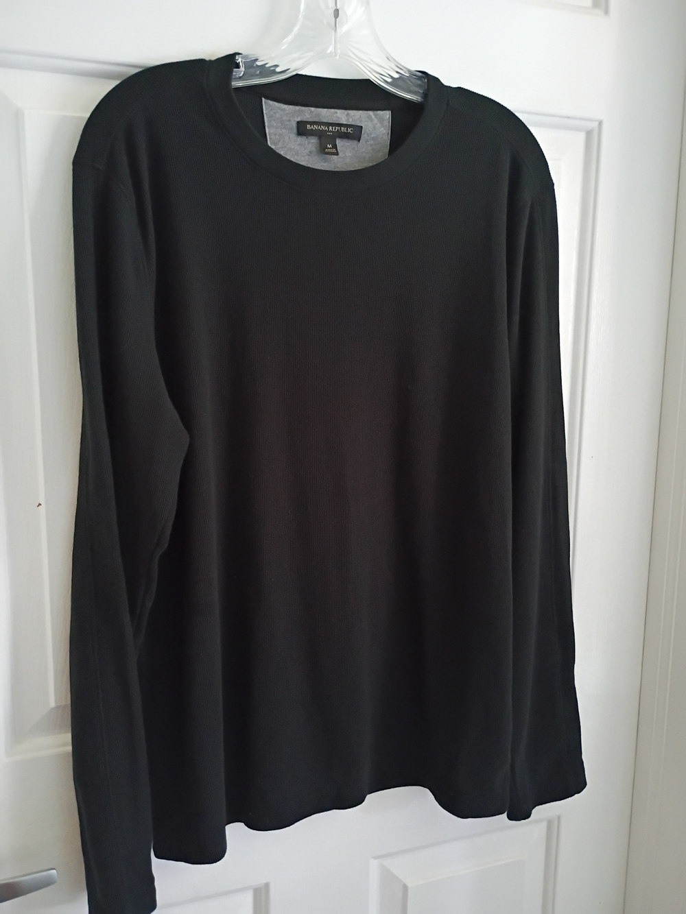 Banana Republic Men's Black Long-Sleeve Crew Neck Shirt
